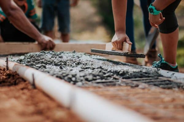 Beton richtig mischen für Gartenarbeiten