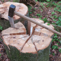 Gefahrlos Holz spalten